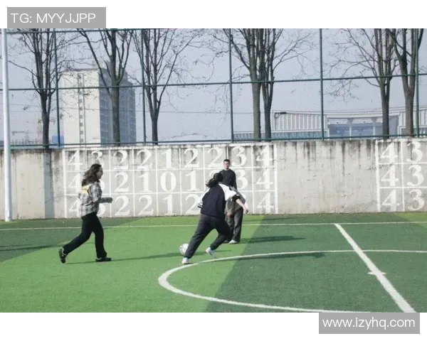 足球理发：在绿茵场上体验别样风格与激情的完美结合